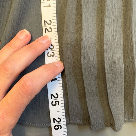 RW&CO. Grey Pleated Sleeveless lined billowy empire top women's size Small - Picture 8 of 11